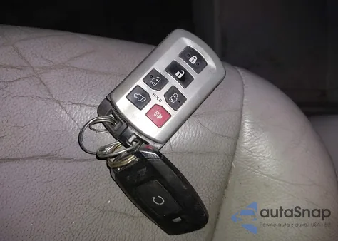 2015 Toyota Sienna Xle 7 Passenger z USA, uszkodzony, nr VIN 5TDDK3DC3FS122245